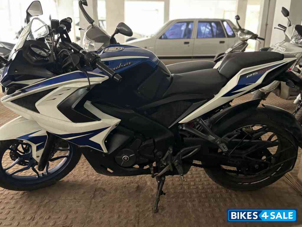 Bajaj Pulsar RS 200