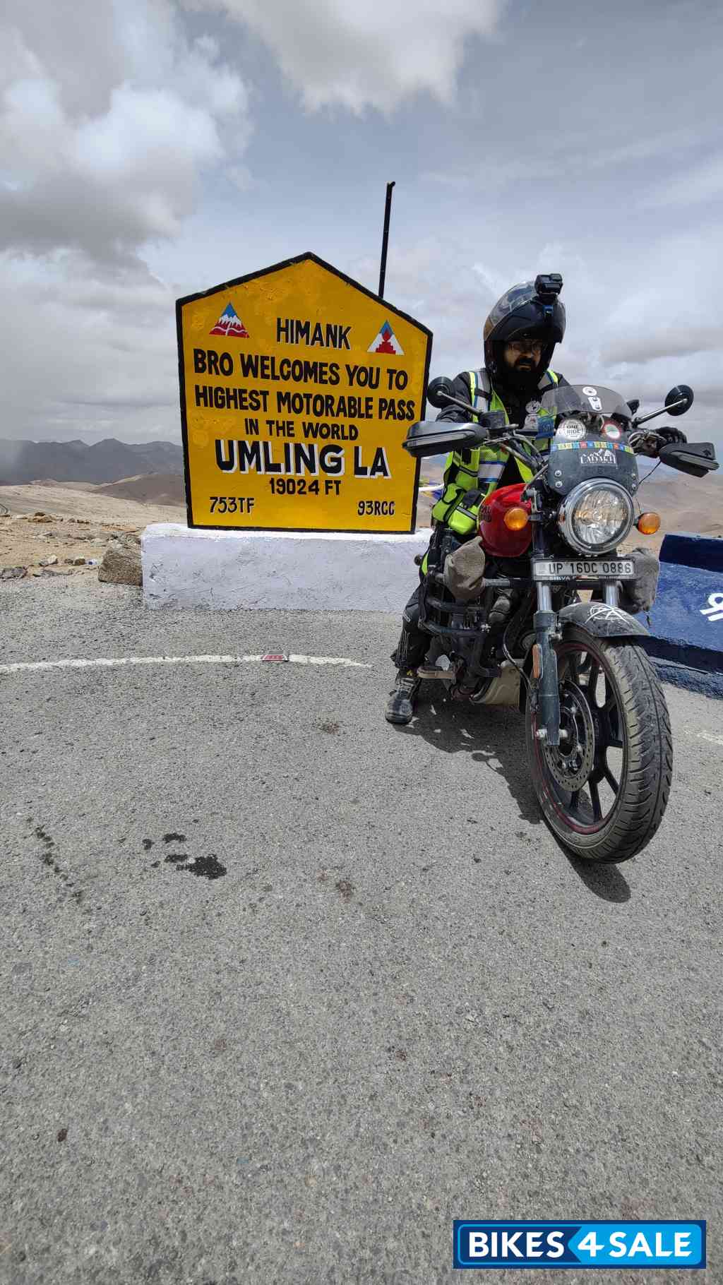 Red Royal Enfield Meteor 350 Fireball