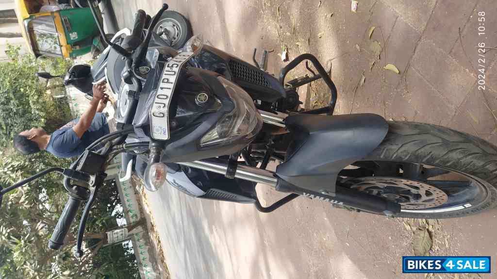 Black Yamaha FZS 25