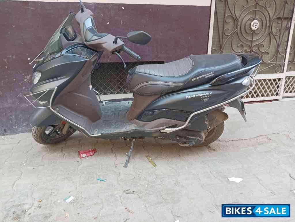 Suzuki Burgman Street Ride Connect Edition Suzuki Burgman Street Ride Connect Edition