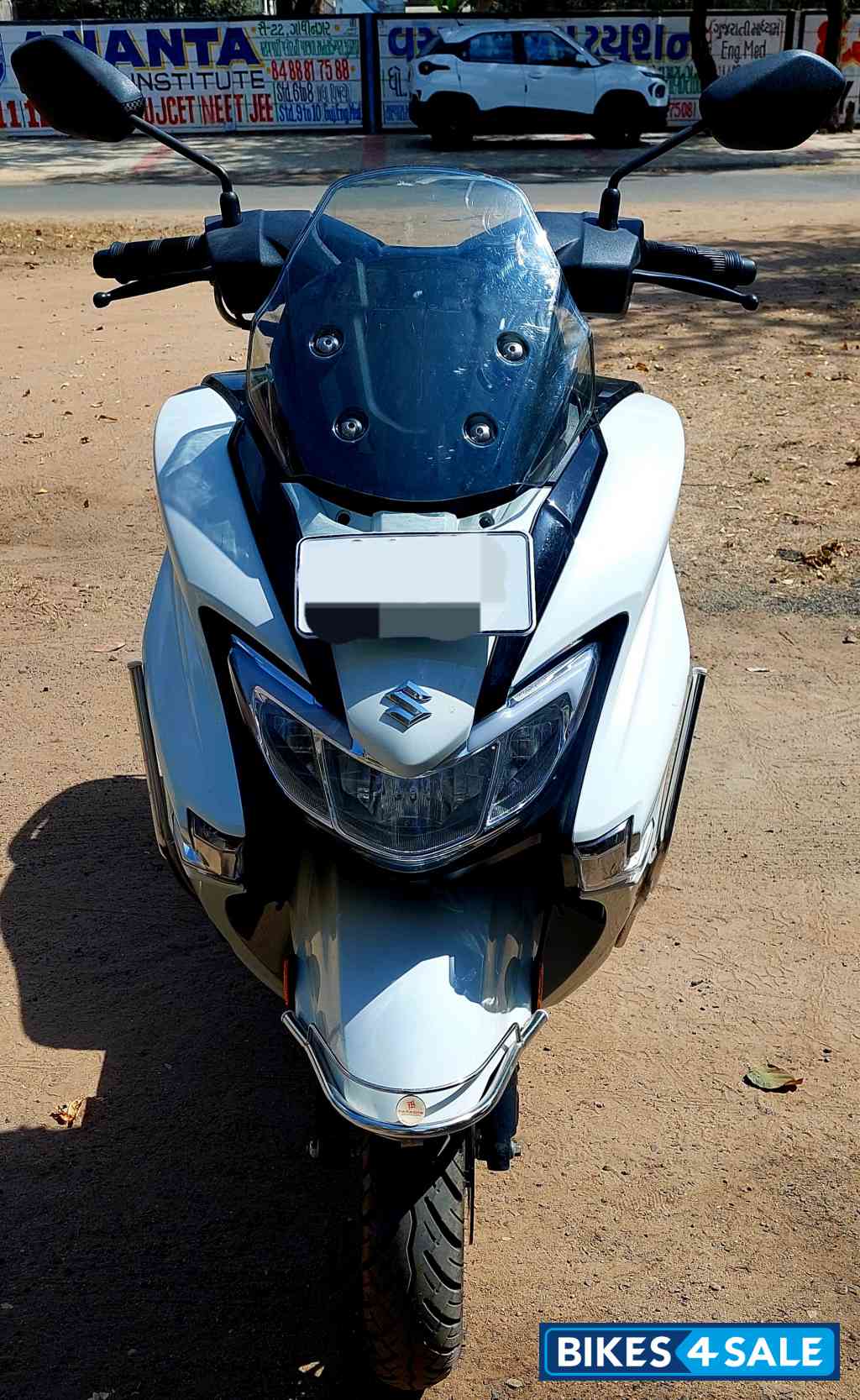 White Suzuki Burgman Street BS6