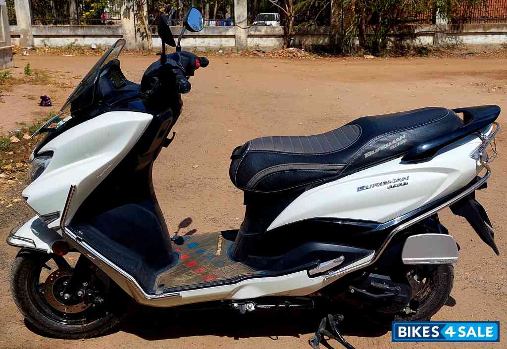 White Suzuki Burgman Street BS6