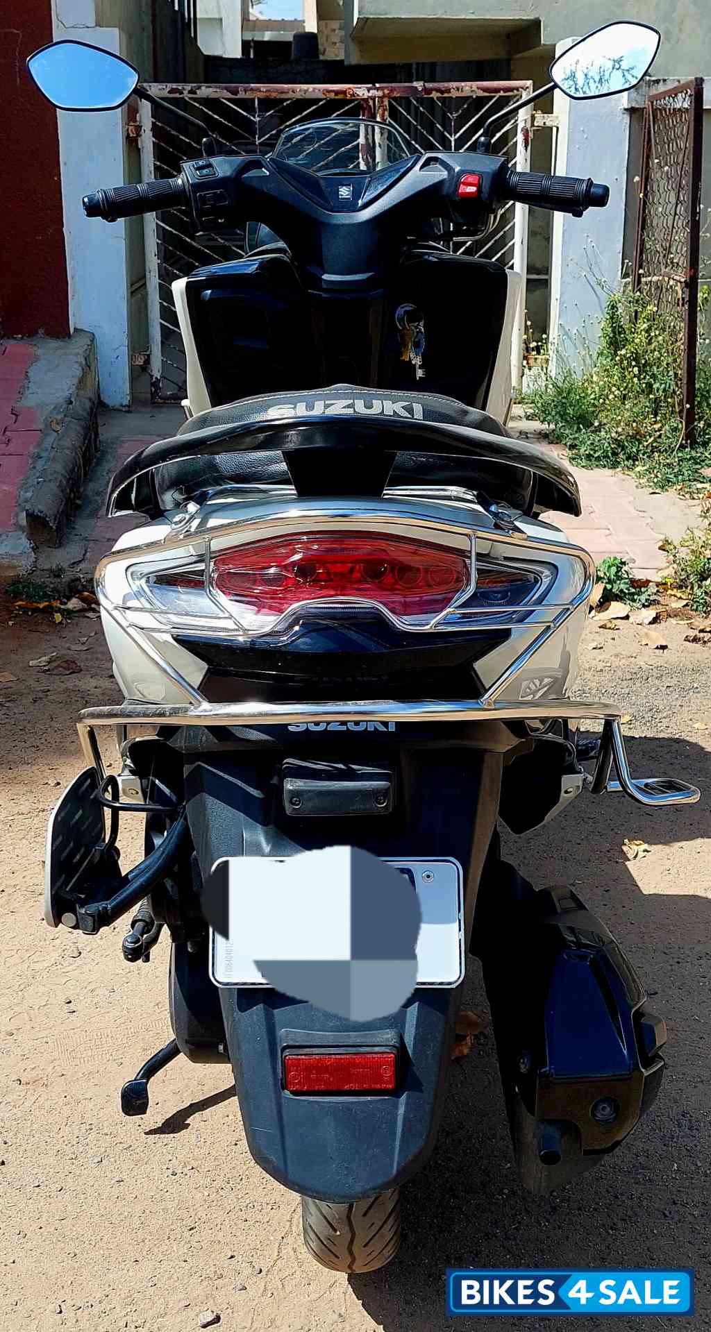 White Suzuki Burgman Street BS6