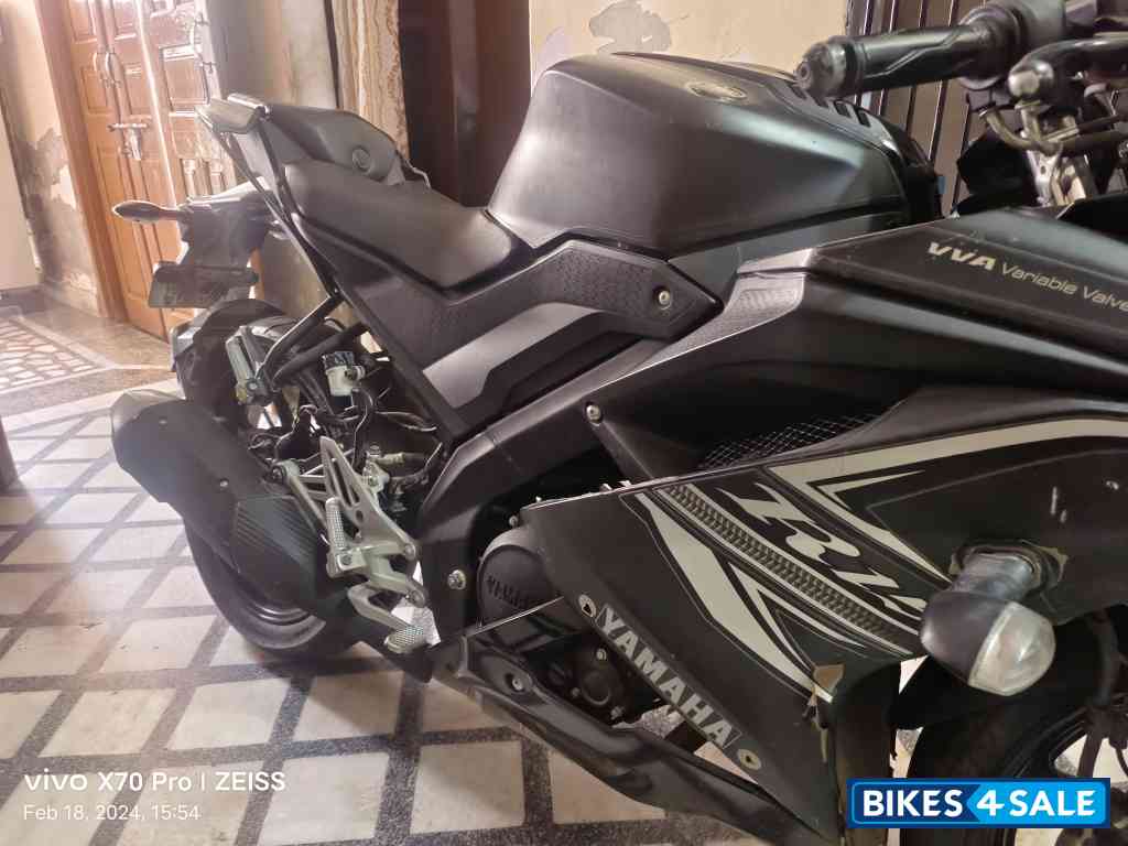 Black Yamaha YZF R15 V3