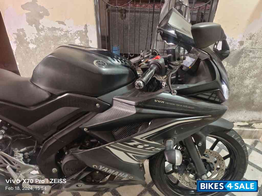 Black Yamaha YZF R15 V3