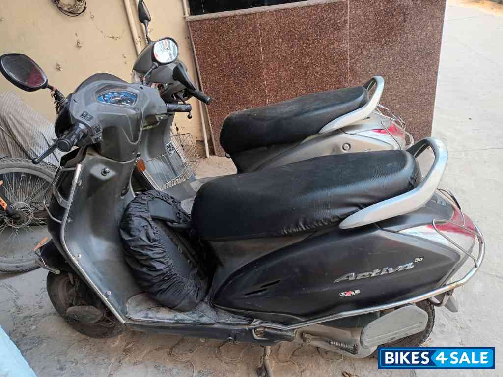 Gray Honda Activa 5G