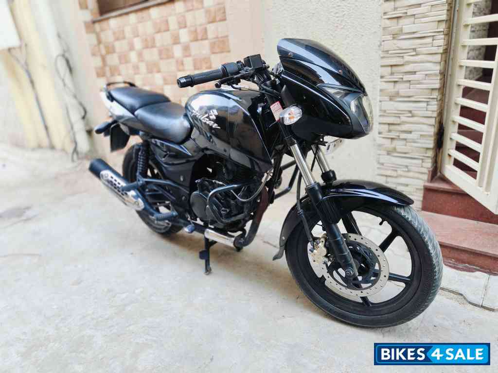 Black Bajaj Pulsar 180