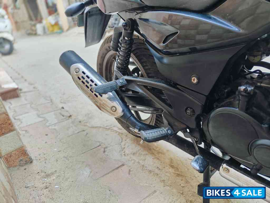 Black Bajaj Pulsar 180