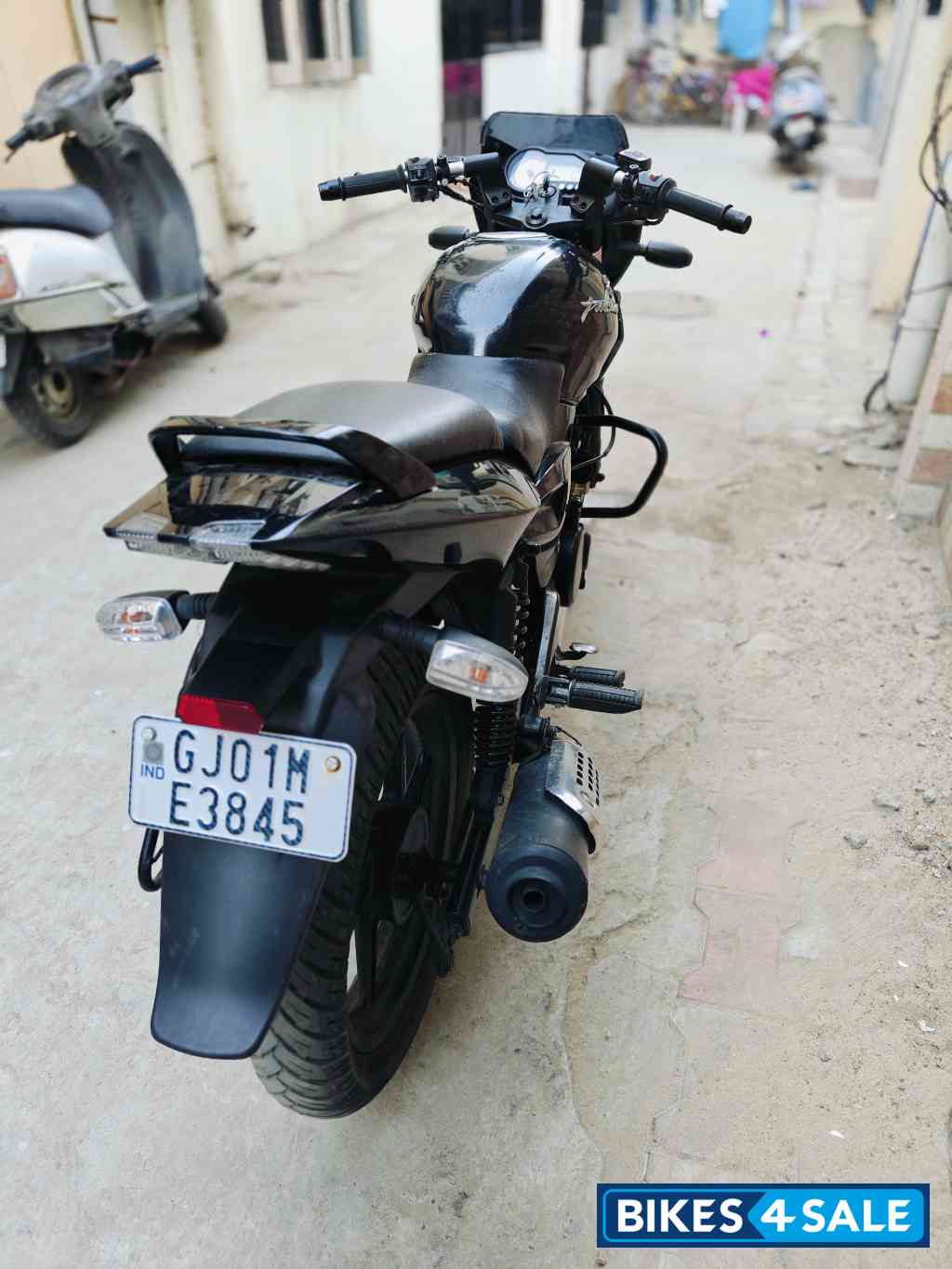 Black Bajaj Pulsar 180