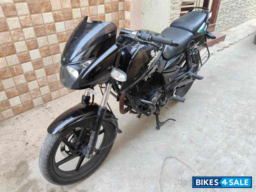 Black Bajaj Pulsar 180