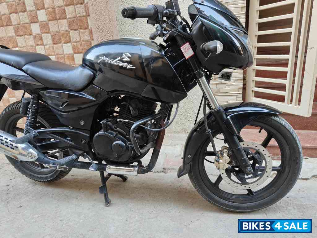 Black Bajaj Pulsar 180