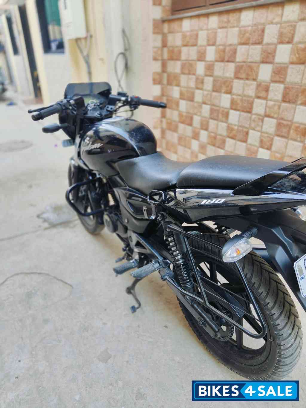 Black Bajaj Pulsar 180