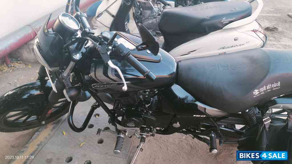 Bajaj Avenger Street 160