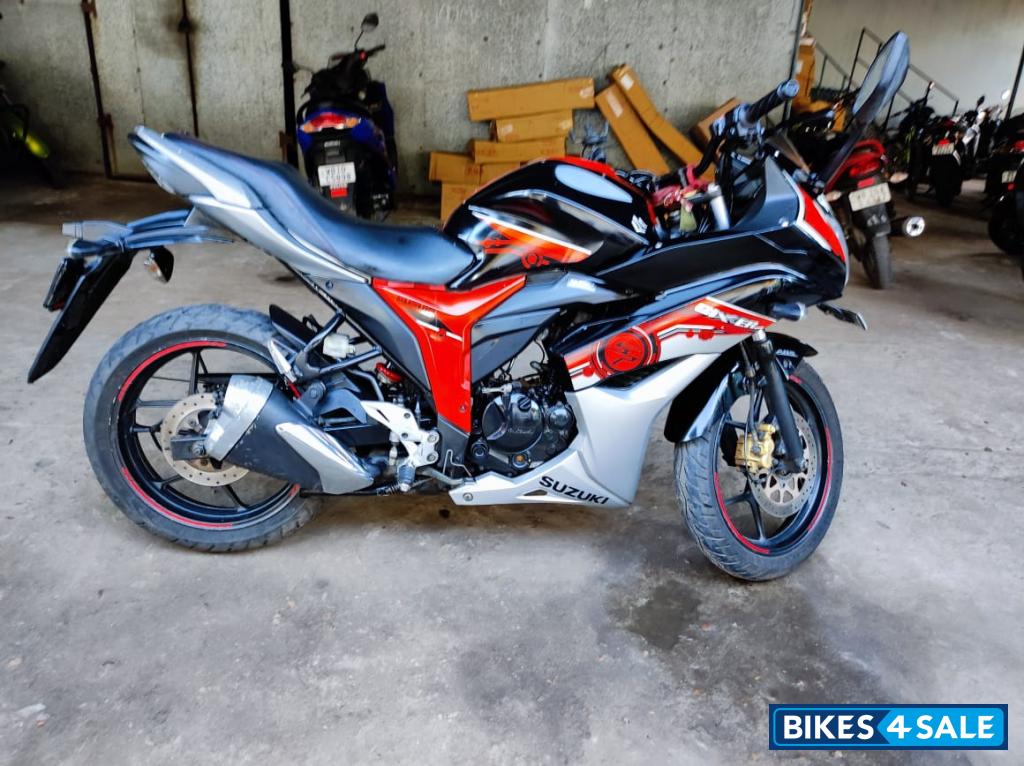 Black - Red Suzuki Gixxer SF Fi
