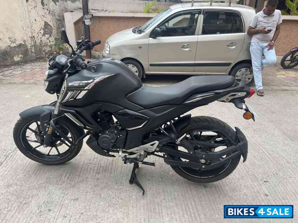 Black Yamaha FZ FI V3 BS6