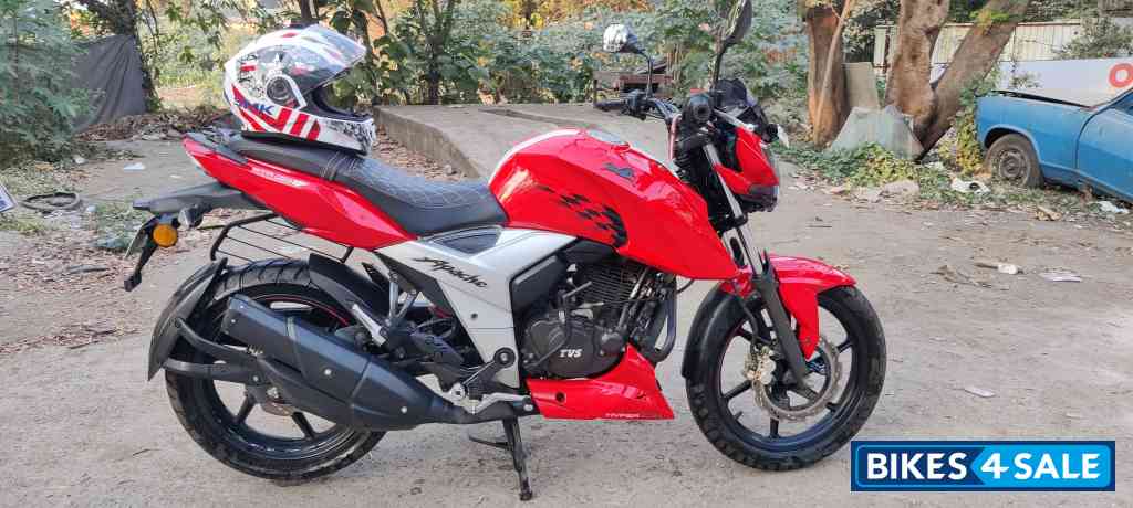 Red TVS Apache RTR 160 4V