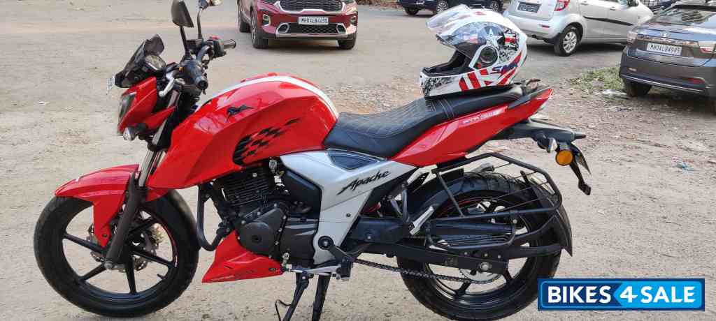 Red TVS Apache RTR 160 4V