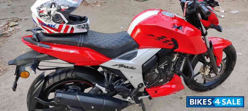 Red TVS Apache RTR 160 4V