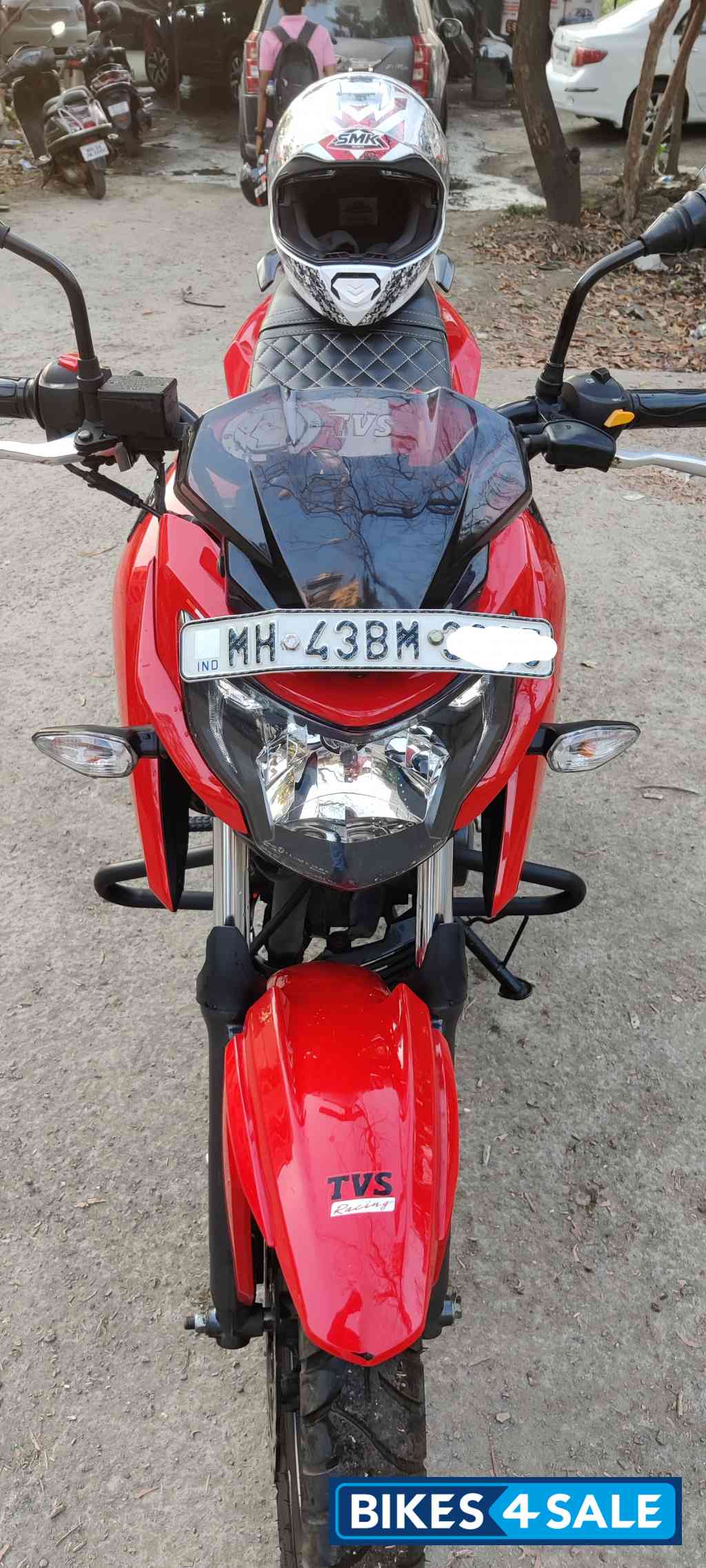 Red TVS Apache RTR 160 4V