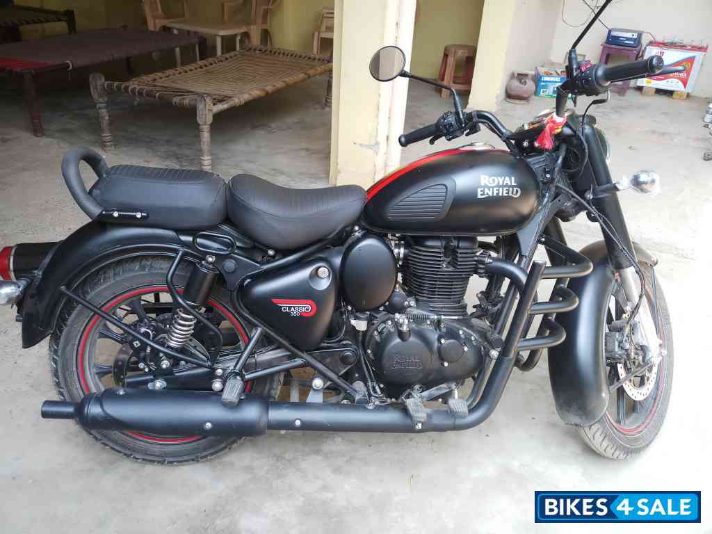 Royal Enfield Classic Stealth Black