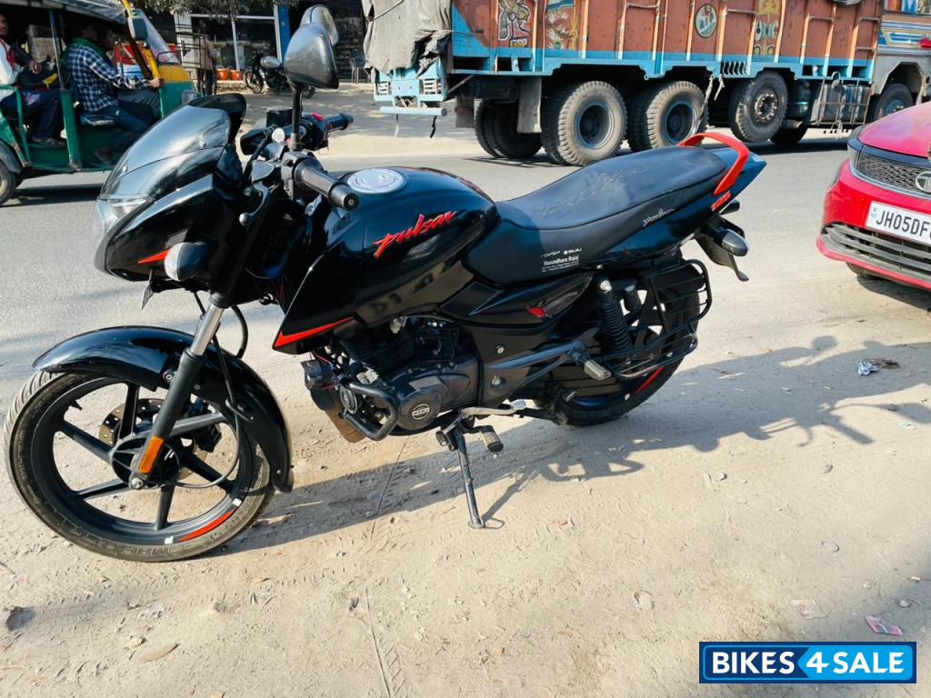 Black Bajaj Pulsar 125 Neon Disc Single Seat