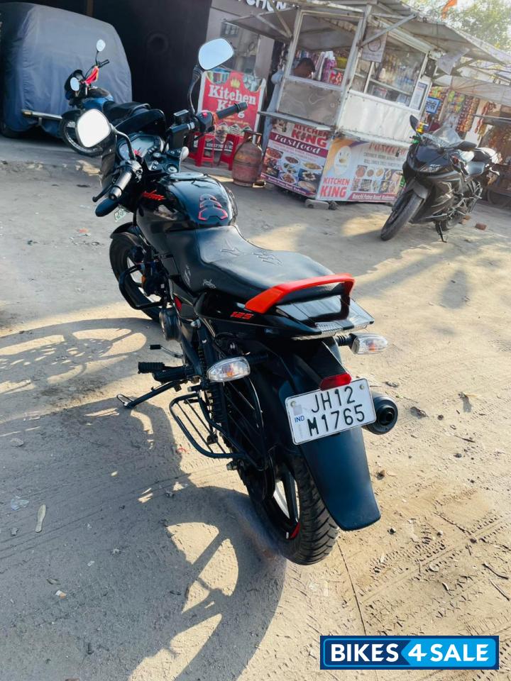 Black Bajaj Pulsar 125 Neon Disc Single Seat