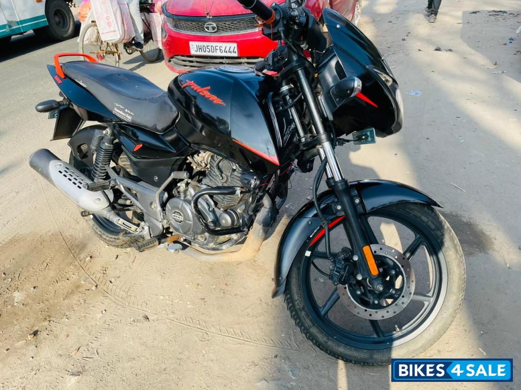 Black Bajaj Pulsar 125 Neon Disc Single Seat