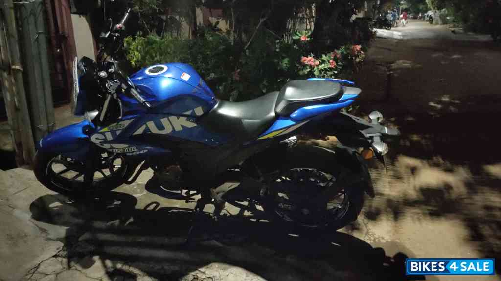 Blue Suzuki Gixxer 250 BS6