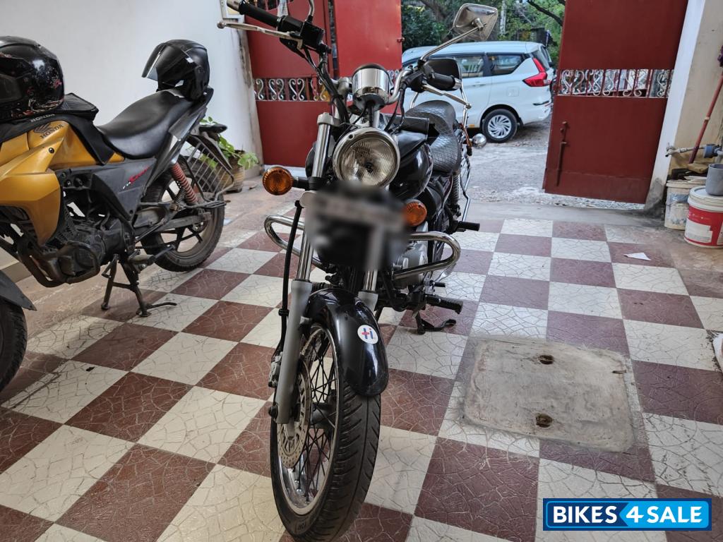 Black Bajaj Avenger Street 220