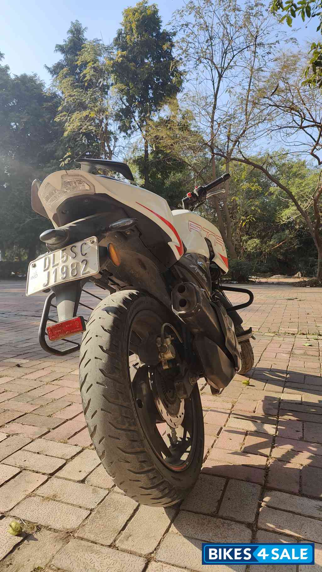 White TVS Apache RTR 200 4V ABS Race Edition 2.0