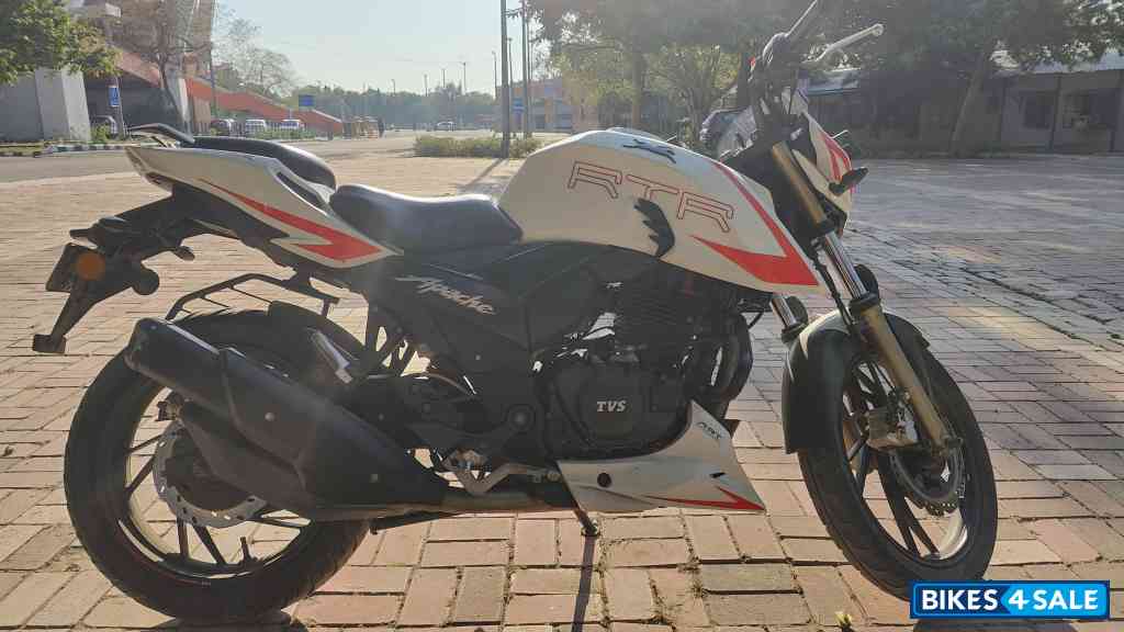 White TVS Apache RTR 200 4V ABS Race Edition 2.0