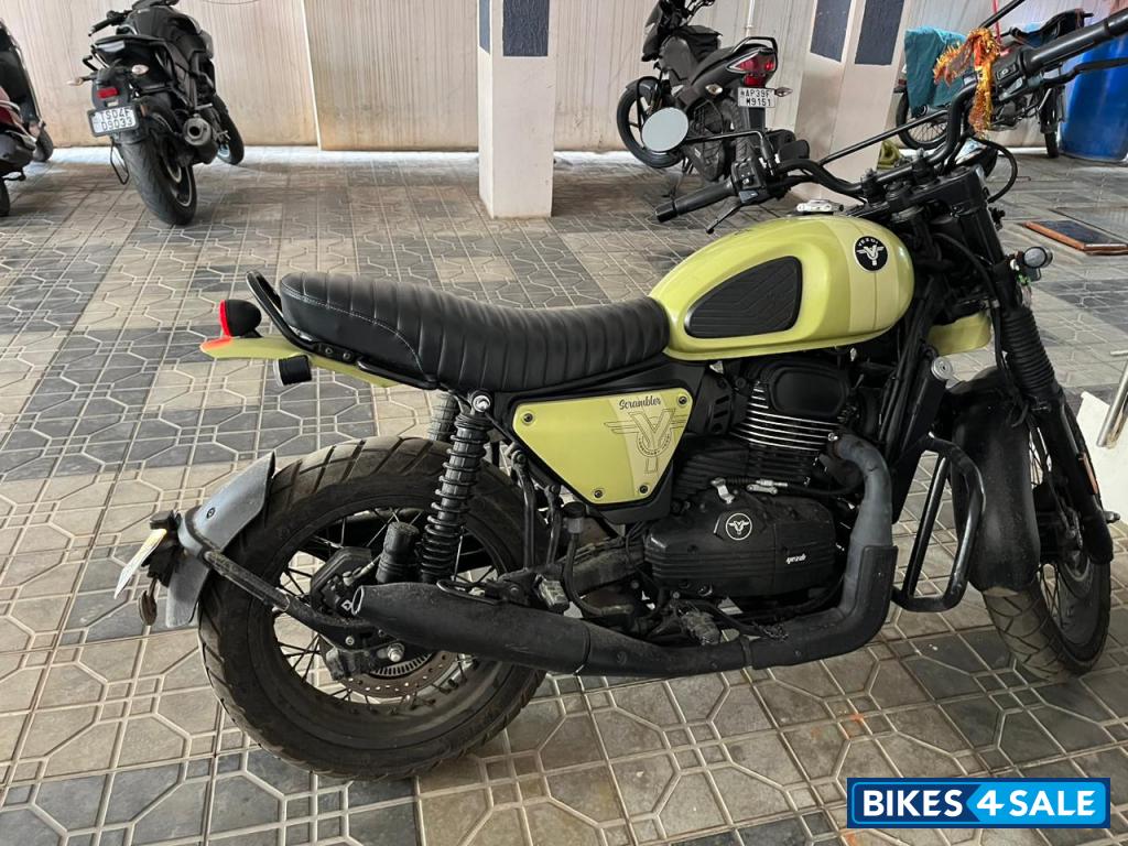 Yezdi Scrambler Dual Tone Yezdi Scrambler Dual Tone
