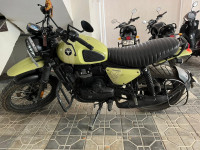 Yezdi Scrambler Dual Tone