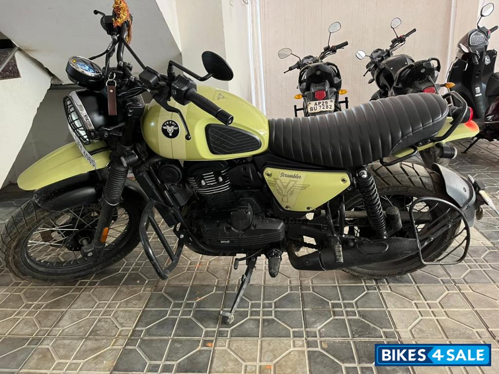 Yezdi Scrambler Dual Tone Yezdi Scrambler Dual Tone