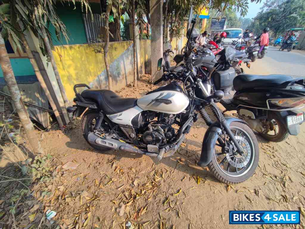 Bajaj Avenger Street 220