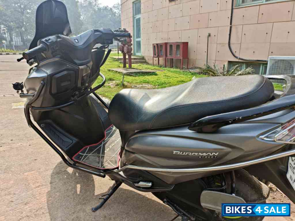 Suzuki Burgman Street