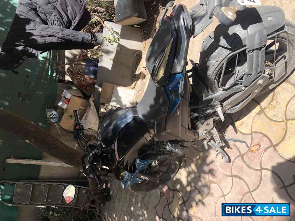 Metallic Black Yamaha FZ25 Metallic Black Yamaha FZ25