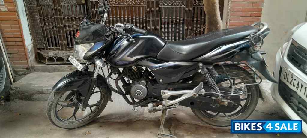 Black Bajaj Discover 100M