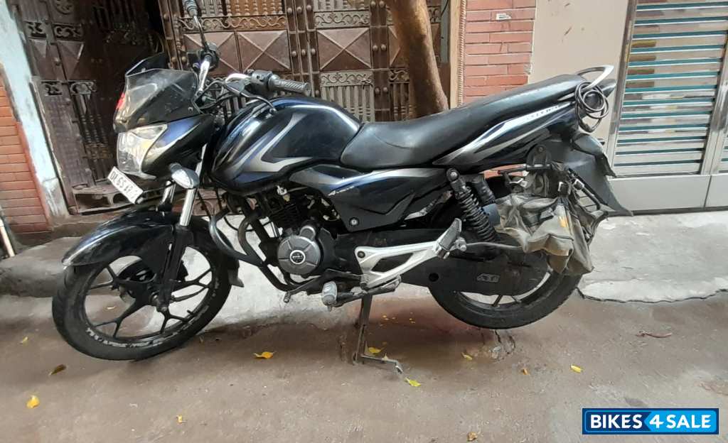 Black Bajaj Discover 100M