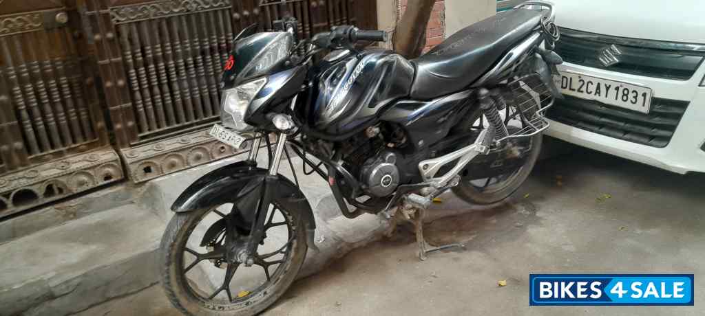 Black Bajaj Discover 100M