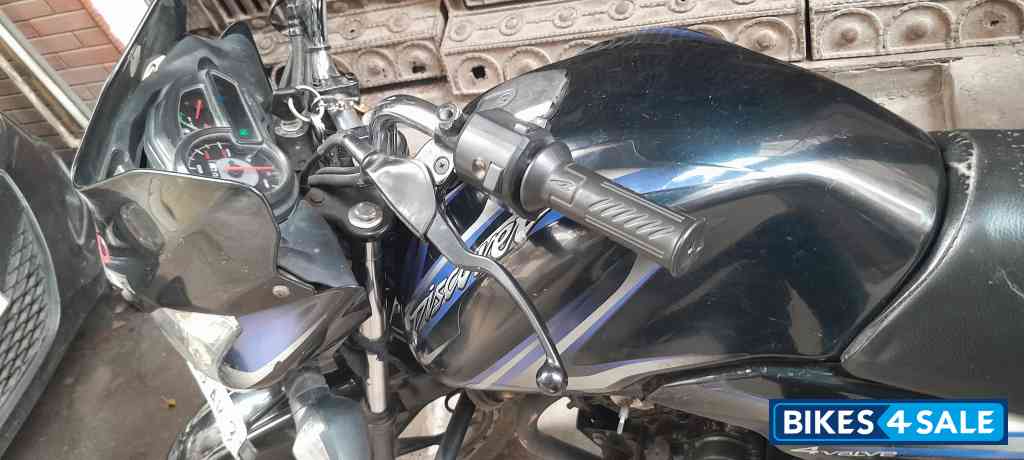 Black Bajaj Discover 100M