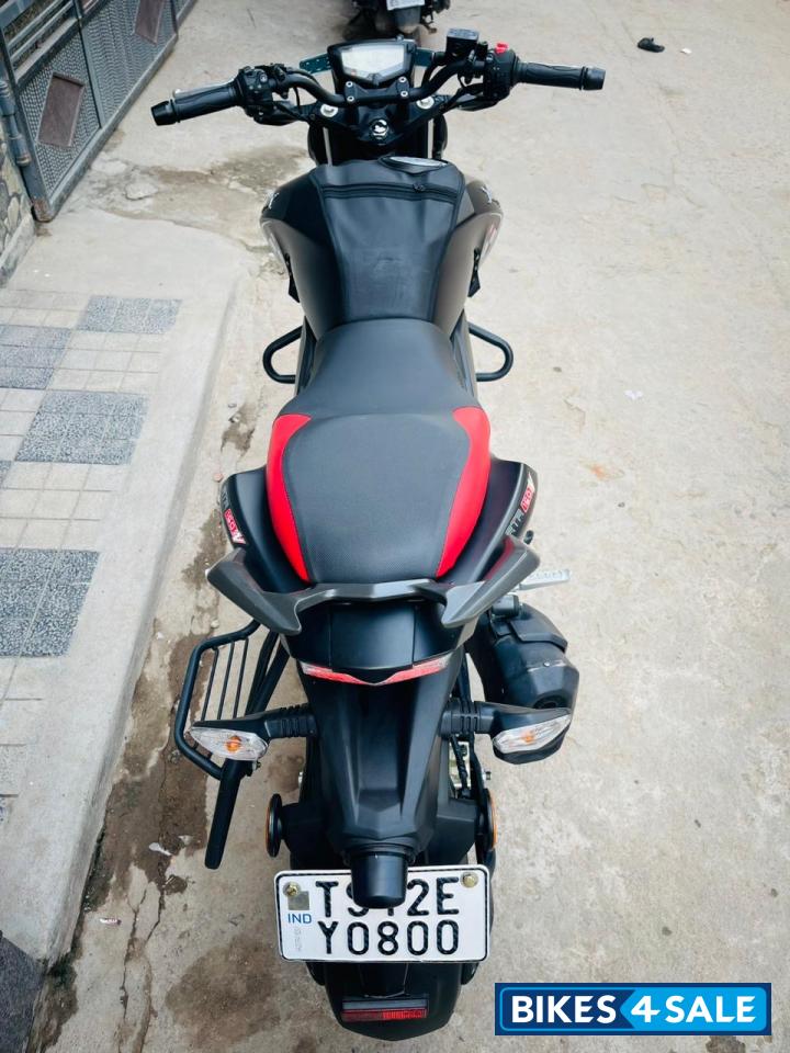 Dual Tone Black Red TVS Apache RTR 160 4V Special Edition