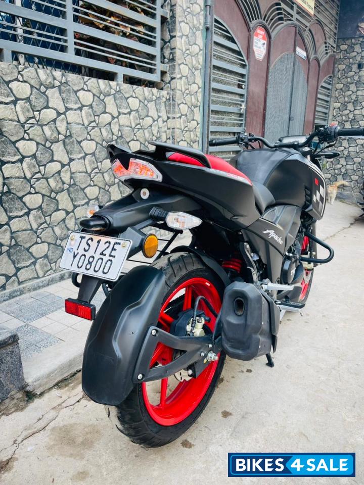 Dual Tone Black Red TVS Apache RTR 160 4V Special Edition Dual Tone Black Red TVS Apache RTR 160 4V Special Edition