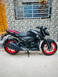 Dual Tone Black Red TVS Apache RTR 160 4V Special Edition