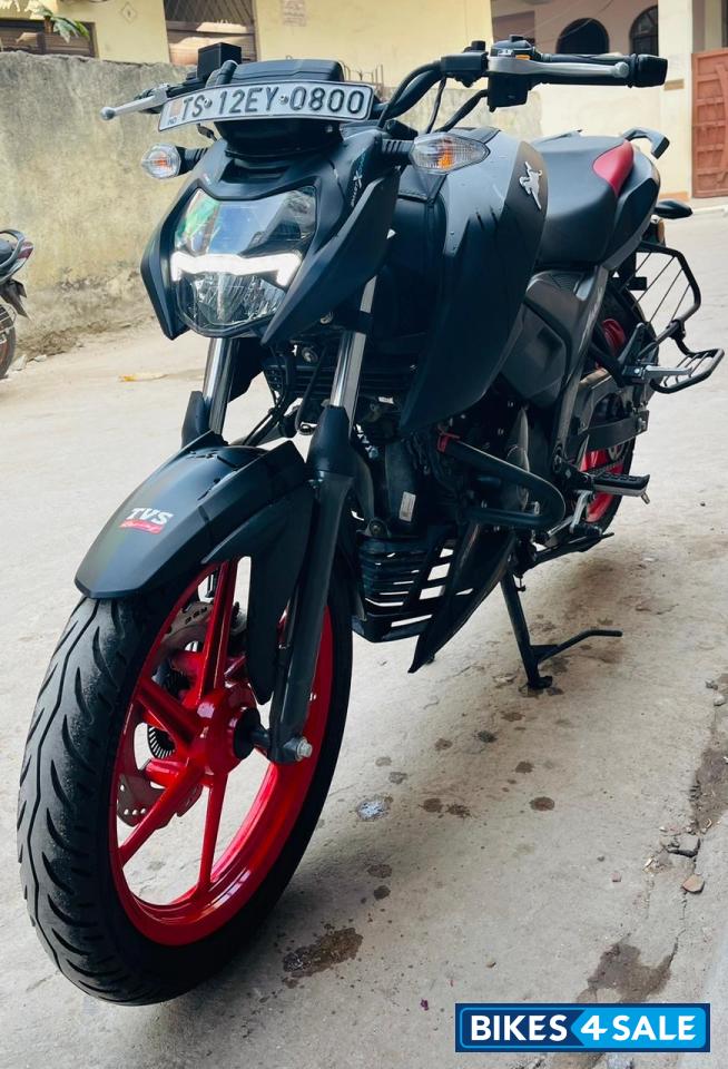 Dual Tone Black Red TVS Apache RTR 160 4V Special Edition Dual Tone Black Red TVS Apache RTR 160 4V Special Edition