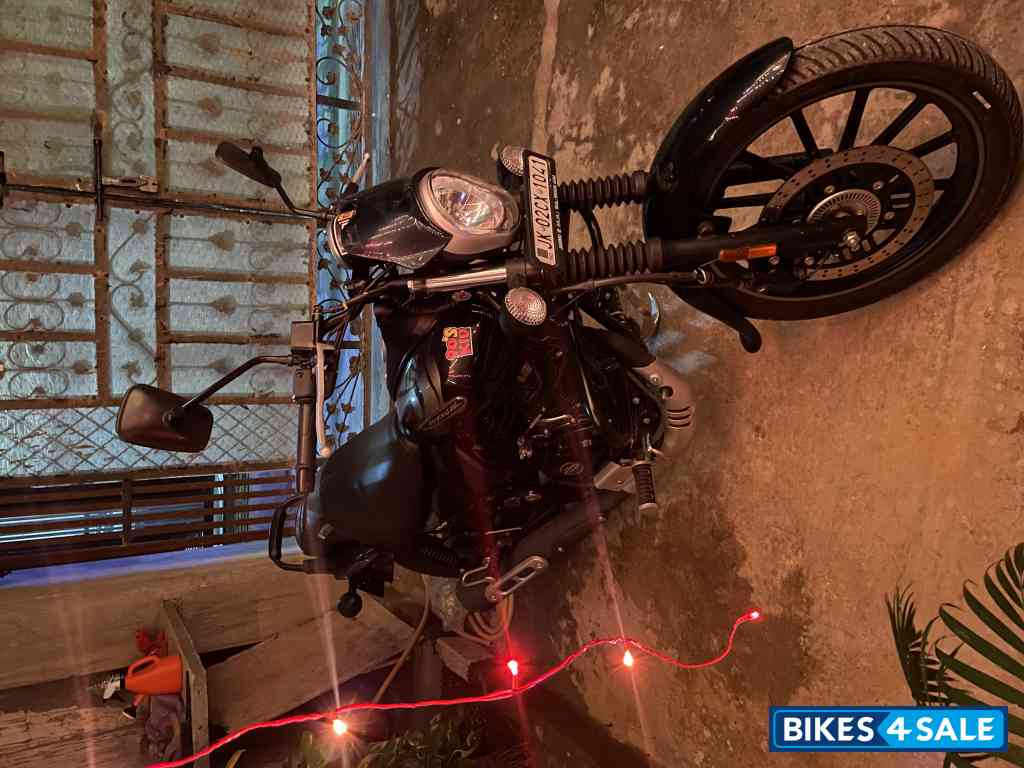 Black Bajaj Avenger Street 160 BS6