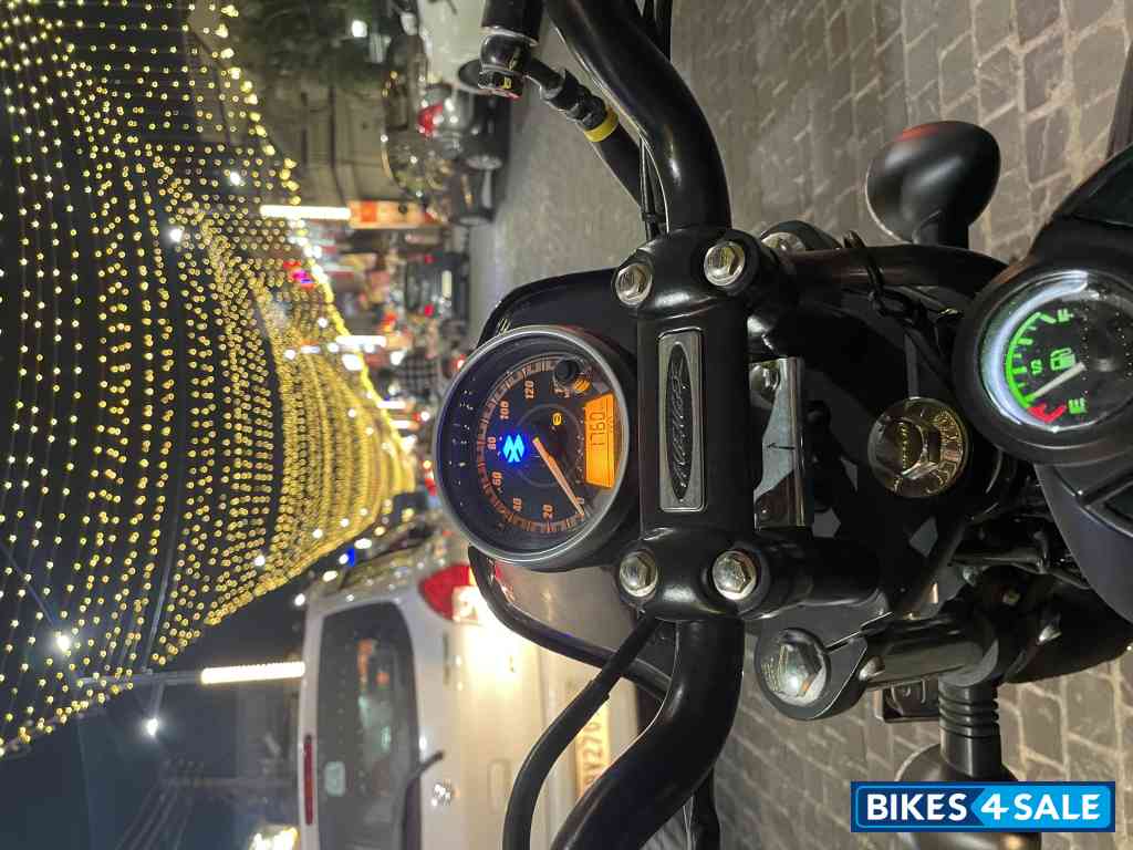 Black Bajaj Avenger Street 160 BS6