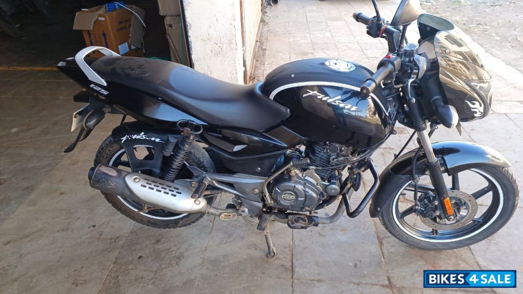 Black Bajaj Pulsar 125 Neon BS6