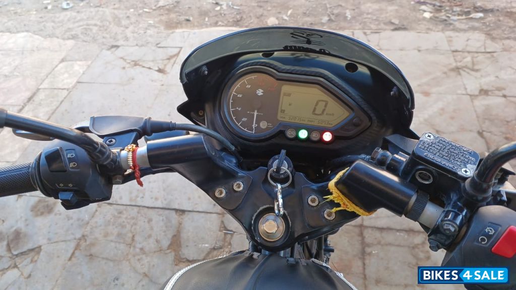 Black Bajaj Pulsar 125 Neon BS6