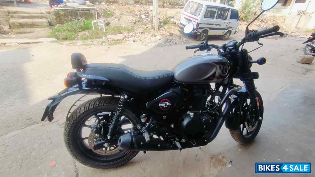 Dapper Grey Royal Enfield Hunter 350 Metro